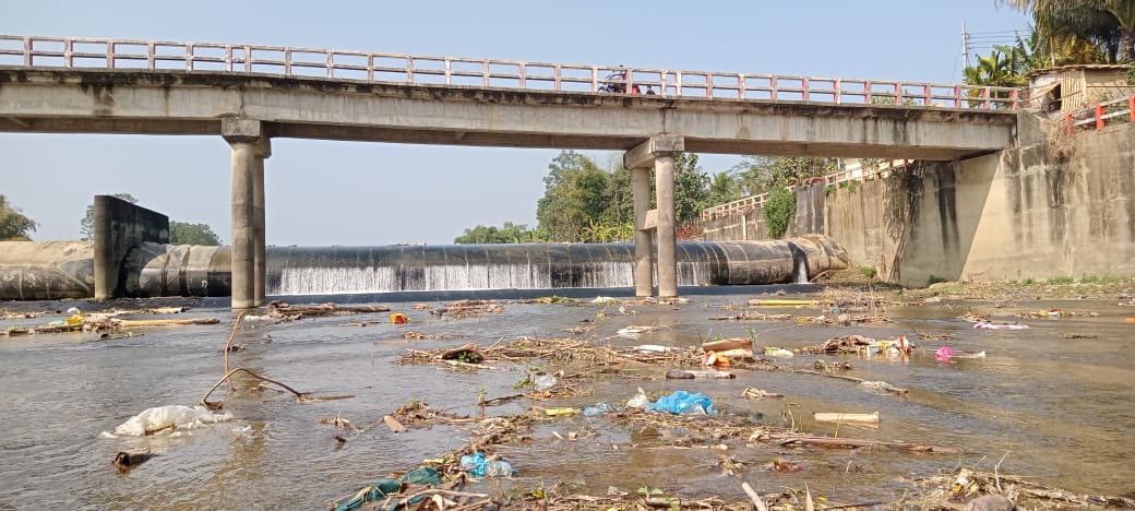 ময়লা আবর্জনায় সৌন্দর্য হারাচ্ছে পানছড়ির রাবার ড্যাম
