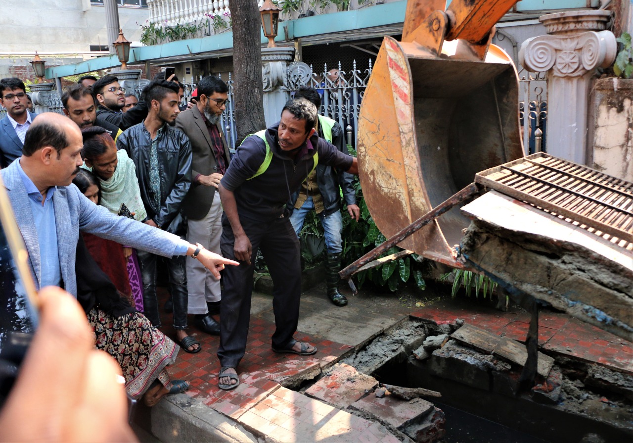 অভিজাত এলাকায় পয়ঃবর্জ্যের অবৈধ সংযোগ দুঃখজনক