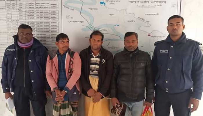 আলফাডাঙ্গায় ব্যতিক্রমধর্মী চুরির ঘটনায় দুজন আটক