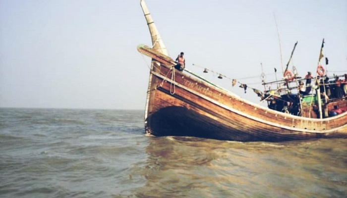 কুতুবদিয়া চ্যানেলে লবণ বোঝাই কার্গোবোট ডুবি