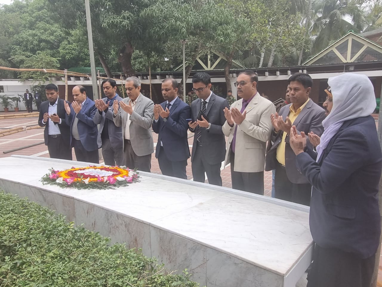 জাতির পিতার সমাধি সৌধে ক্রীড়া সচিবের শ্রদ্ধা