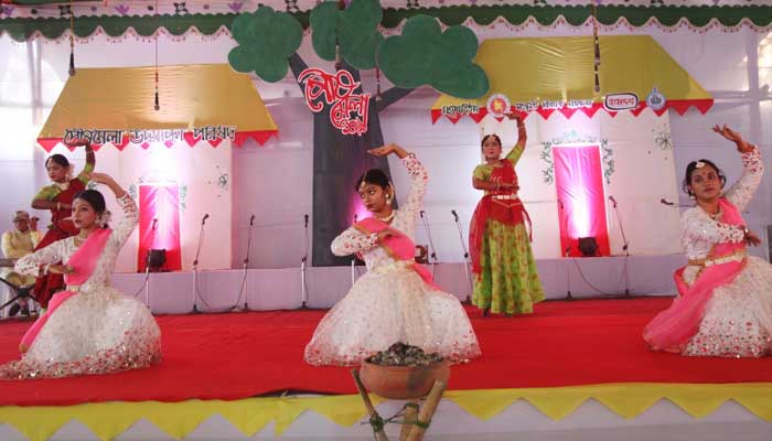 পৌষের রোদমাখা দিনে ‘পৌষ উৎসব’
