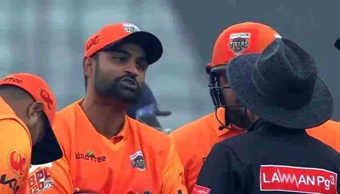 ‘ভুল’ আম্পায়ারিং: সৌম্যের আউট নিয়ে বিতর্ক