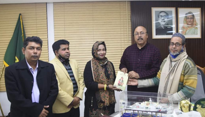 ‘বাঙালির অহংকার বঙ্গবন্ধুকন্যা শেখ হাসিনা’ বই প্রকাশ