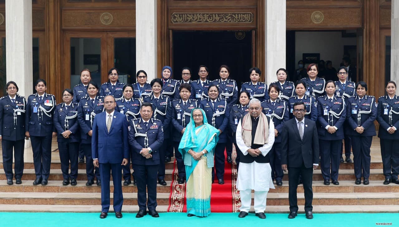 পুলিশ কর্মকর্তাদের সতর্ক থাকতে প্রধানমন্ত্রীর নির্দেশ