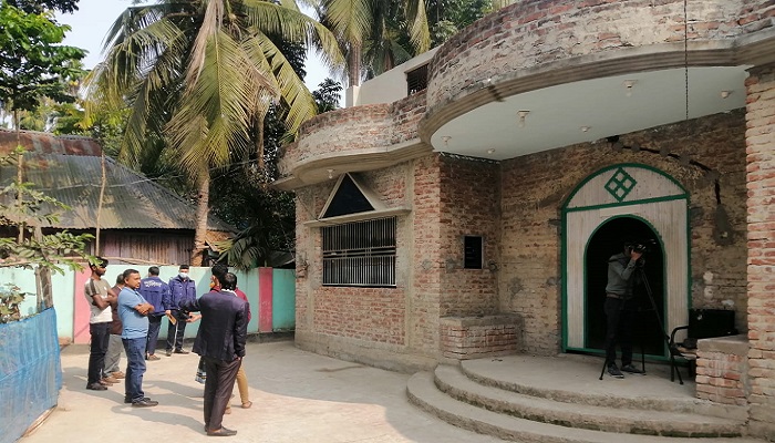 চাটখিলে আ.লীগ সভাপতির বাড়িতে গুলি-ভাংচুর