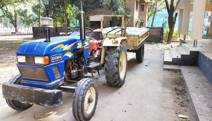 তিস্তার চরে ২ বালুখেকোর ট্রাক্টর আটক