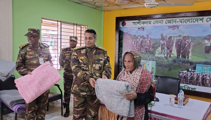 আলীকদমে সেনা জোনের উদ্যোগে শীতবস্ত্র বিতরণ
