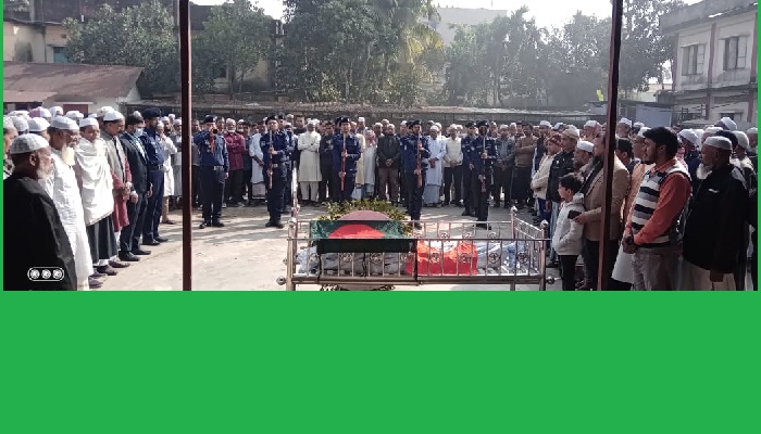 ছাগলনাইয়ায় বীর মুক্তিযোদ্ধা ফখরুল ইসলামকে রাষ্ট্রীয় মর্যাদায় দাফন