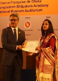 ঢাকা ফিল্ম ফেস্টে পুরস্কৃত জবি ফিল্ম শিক্ষার্থী মৃত্তিকা রাশেদের 'কৃষ্ণপক্ষ'
