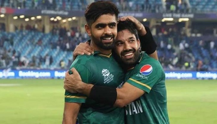 বাবর-রিজওয়ানকে অবসর নেওয়ার পরামর্শ!