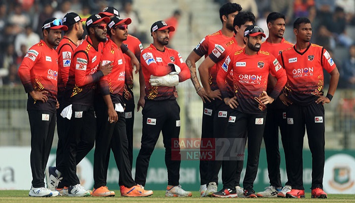 রুদ্ধশ্বাস ম্যাচে শেষ ওভারে জিতল কুমিল্লা