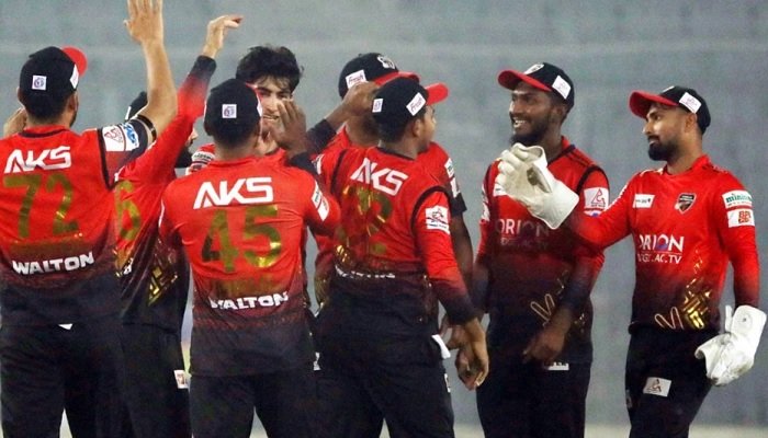 রুদ্ধশ্বাস ম্যাচে শেষ ওভারে জিতল কুমিল্লা