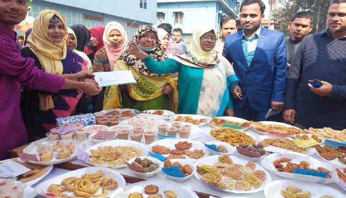 রাজশাহীর ইসলামী ব্যাংক নার্সিং কলেজে পিঠা উৎসব