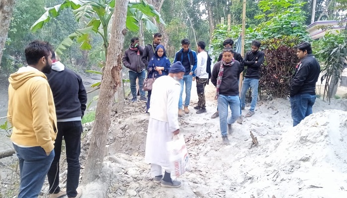 নির্বাচনে পক্ষ না নেয়ায় মুক্তিযোদ্ধার বাড়ির উপর দিয়ে ড্রেন নির্মাণ!