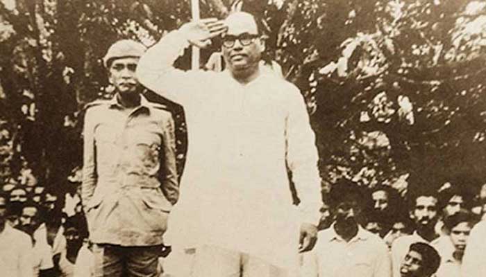 সৈয়দ নজরুলের ম্যুরালে কালি