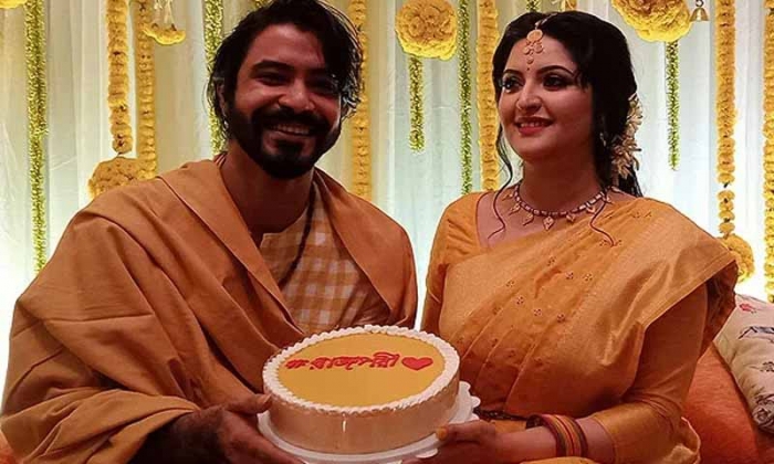 রাজের বিরুদ্ধে পরী মণির গায়ে হাত তোলার অভিযোগ