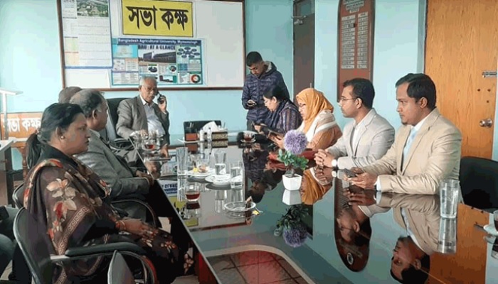 বাকৃবিতে ৩ দফা দাবিতে আন্দোলন চালিয়ে যাওয়ার ঘোষণা
