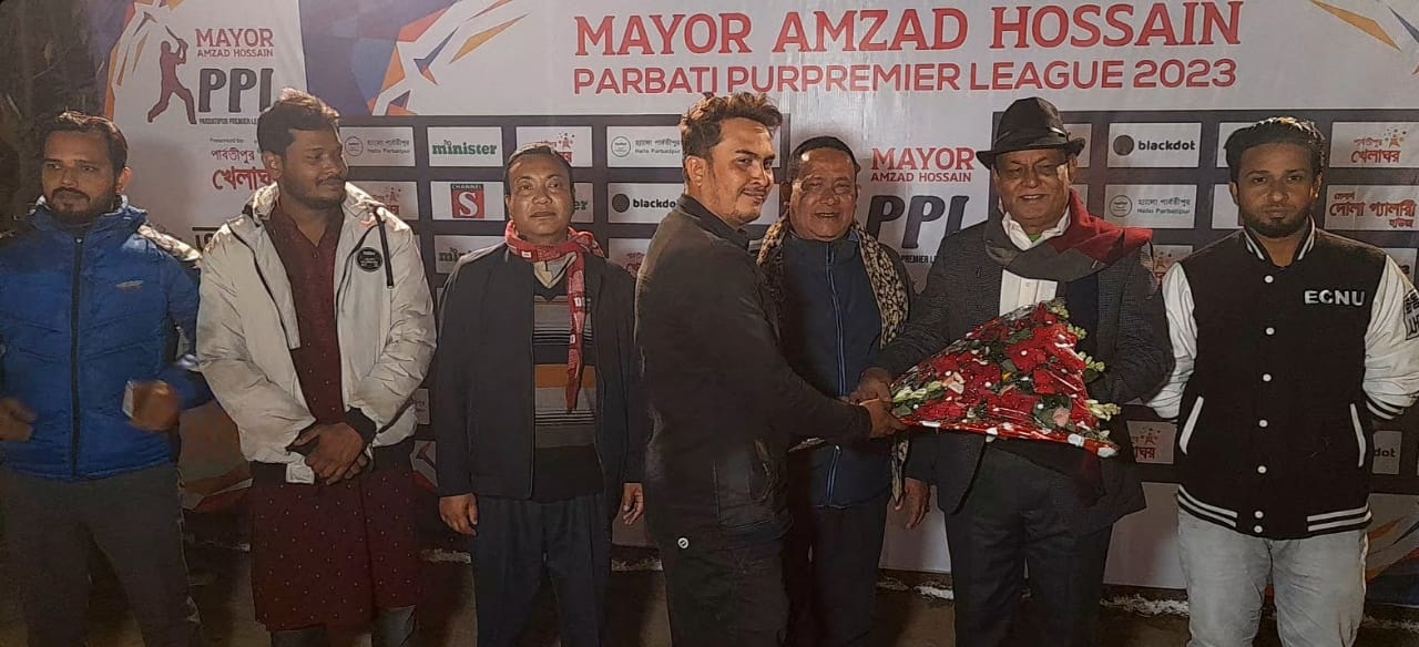 মেয়র আমজাদ হোসেন পার্বতীপুর প্রিমিয়ার লীগের উদ্বোধন