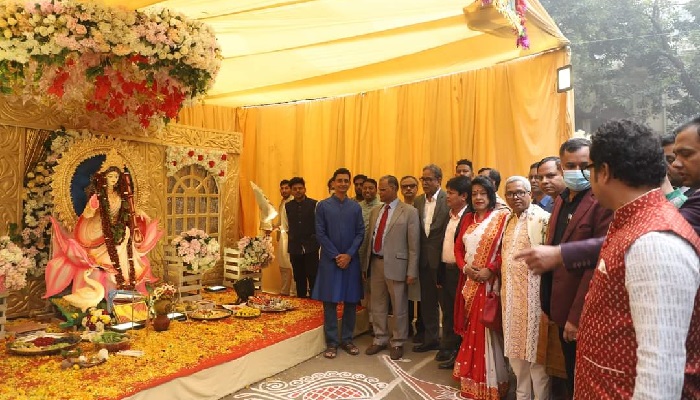 জবিতে ৩৭ মণ্ডপে বৃহৎ পরিসরে সরস্বতি পূজা উদযাপন