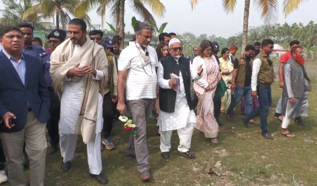 বাবার নামের কলেজে এসে আবেগাপ্লুত যুবলীগ চেয়ারম্যান পরশ