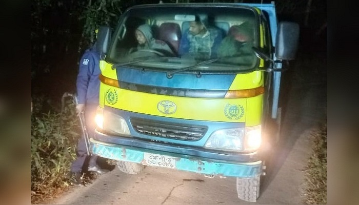 রাতের আঁধারে মাটি কাটায় দুইজনের কারাদণ্ড