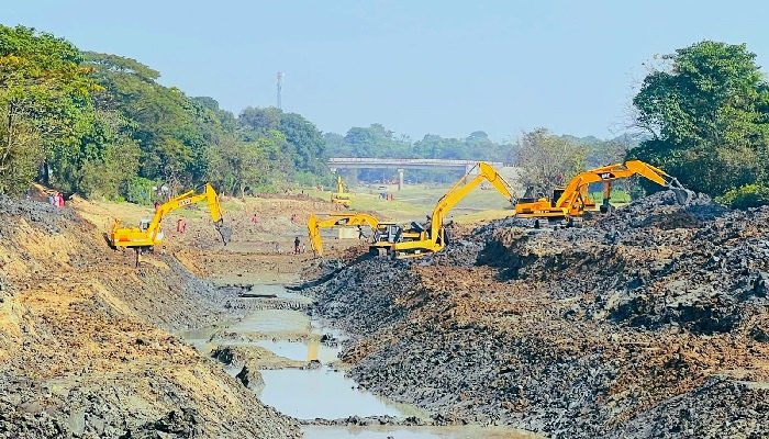 শান্তিগঞ্জে আগাম বন্যা থেকে মুক্তির আশা কৃষকদের