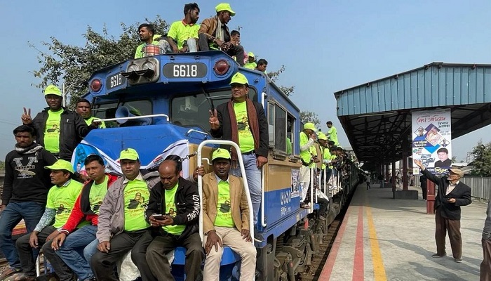 বিশেষ ট্রেনে একদিনে আয় ১৪ লাখ ৭০ হাজার টাকা