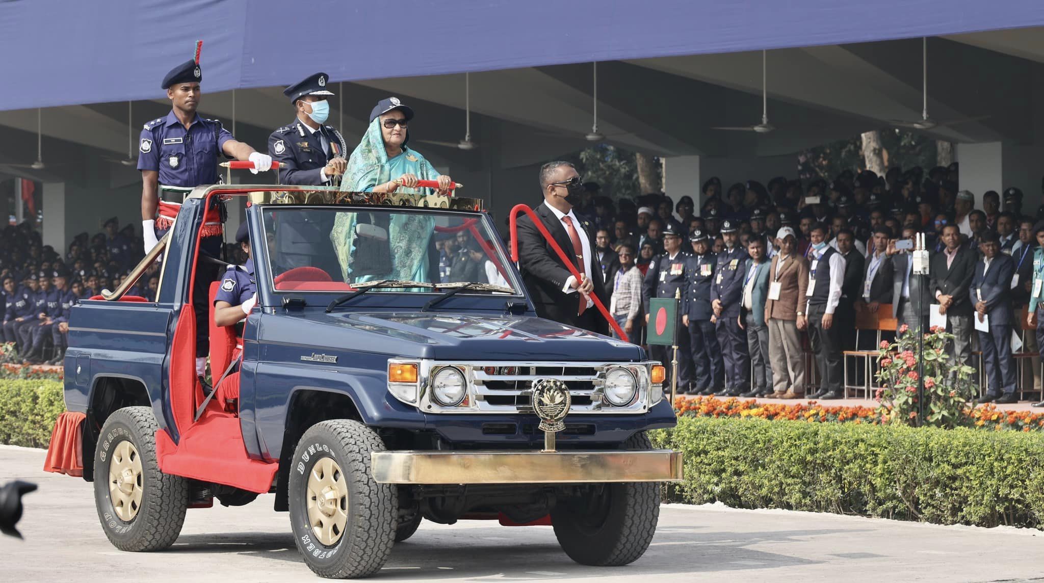 সন্ত্রাস দমনে জীবন বাজি রেখে কাজ করছে পুলিশ