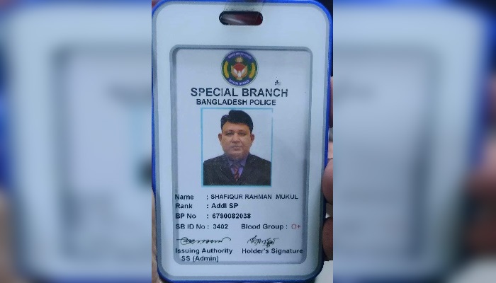 সড়কে উত্তেজিত হয়ে প্রাণ গেল পুলিশ কর্মকর্তার