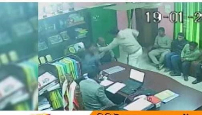 রৌমারীতে শিক্ষক লাঞ্ছিত, আ.লীগ নেতার বিরুদ্ধে মামলা
