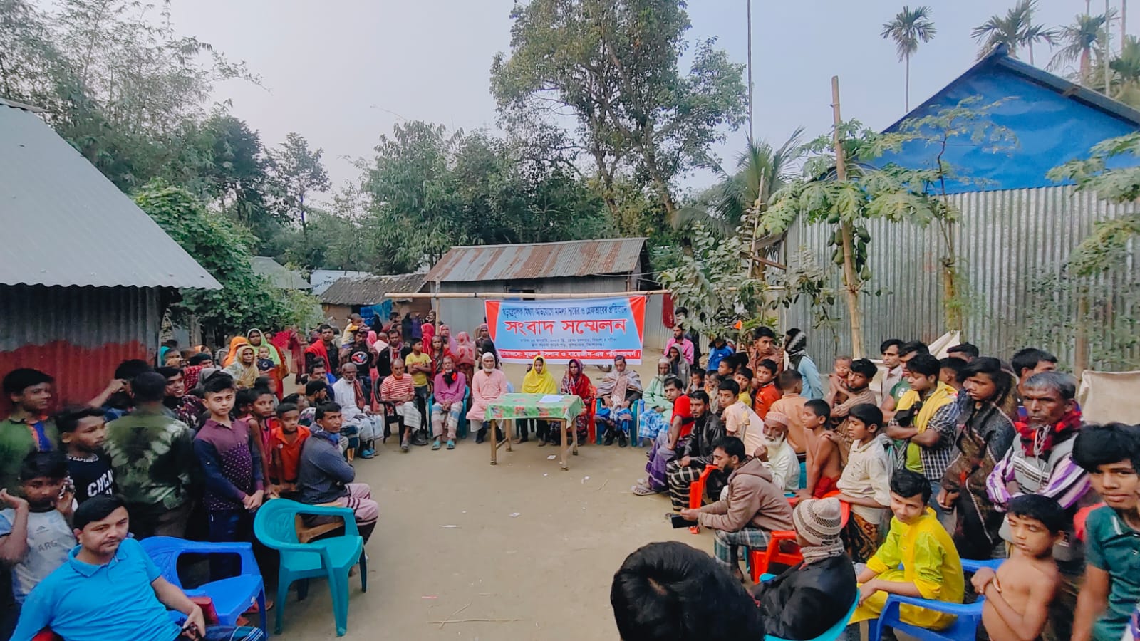 নারীর শরীরে আগুন, সংবাদ সম্মেলনে বিবাদীর পরিবার