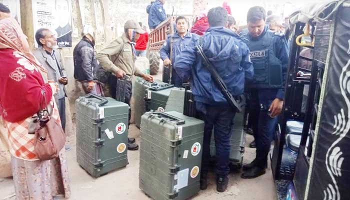 গাইবান্ধা-৫ উপনির্বাচন: ১৪৫ কেন্দ্রে নির্বাচনী সরঞ্জাম