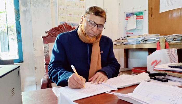 ঘুষ ছাড়া নড়ে না ফাইল, সরকারি দরের তোয়াক্কা নেই!