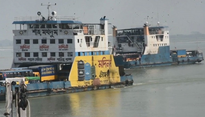 ১০ ঘণ্টা পর দৌলতদিয়া-পাটুরিয়া ফেরি চলাচল স্বাভাবিক