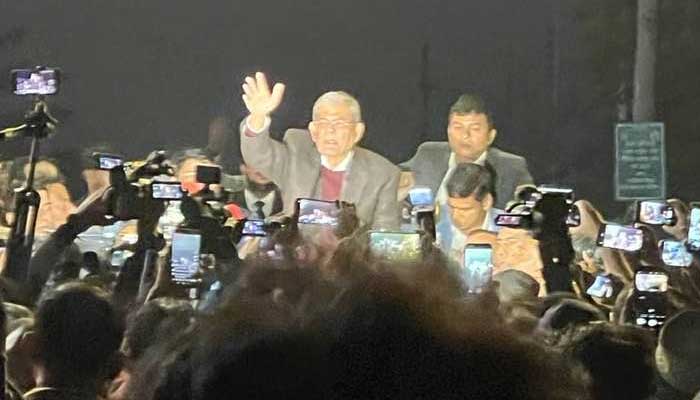 নয়াপল্টনে নেতাকর্মীদের ভালোবাসায় সিক্ত ফখরুল-আব্বাস