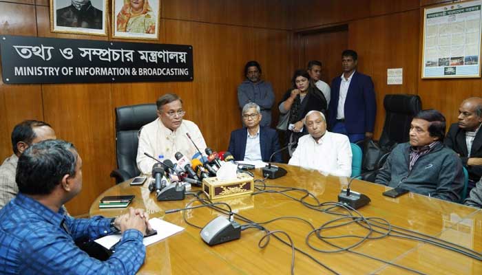 সরকারকে বেকায়দায় ফেলতে গিয়ে বিএনপিই বেকায়দায়