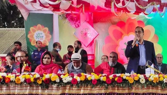 ঝিকরগাছায় মুগ্ধতা ছড়িয়েছে দেশি-বিদেশি ফুল