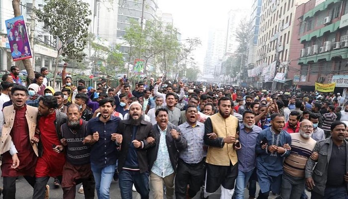 নয়াপল্টনে বিএনপির নেতাকর্মীরা, সতর্ক পুলিশ