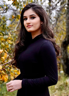 বলিউডে পা রাখতে চলেছেন রাবিনার মেয়ে