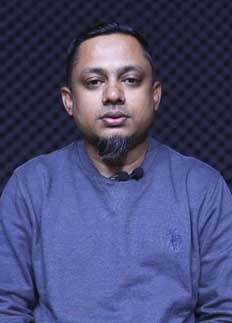 স্ত্রীর জন্য মাকে সঙ্গে রাখতে পারেন না আরজে কিবরিয়া