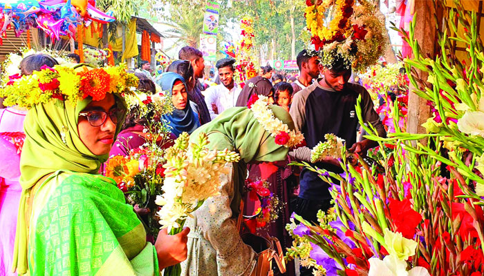 ফুলের রাজ্যে ফুল উৎসব: উপচে পড়া ভিড়