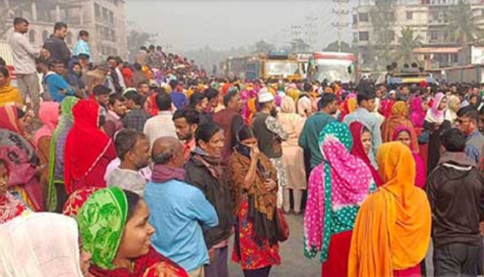 গাজীপুরে ট্রাকচাপায় নিরাপত্তকর্মী নিহত, মহাসড়ক অবরোধ