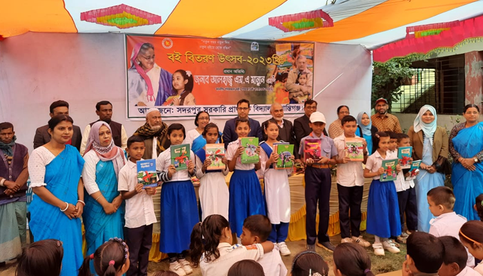 শান্তিগঞ্জে স্কুলে স্কুলে বই উৎসব, শিক্ষার্থীদের উচ্ছ্বাস