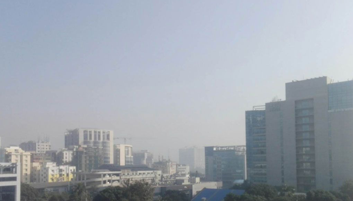 রাজধানীর আকাশ জুড়ে ঝলমলে রোদ