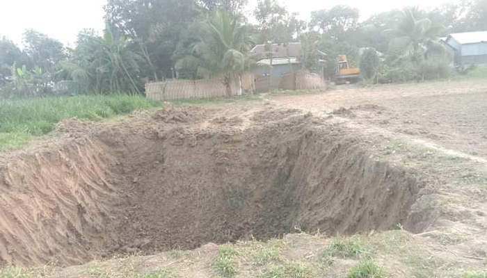 আলফাডাঙ্গায় জমিতে পুকুর খনন, ৫০ হাজার টাকা অর্থদণ্ড