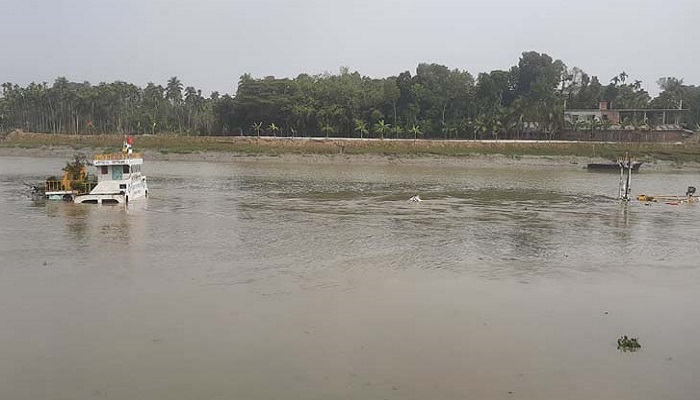 যমুনা নদীতে সারবোঝাই জাহাজডুবি