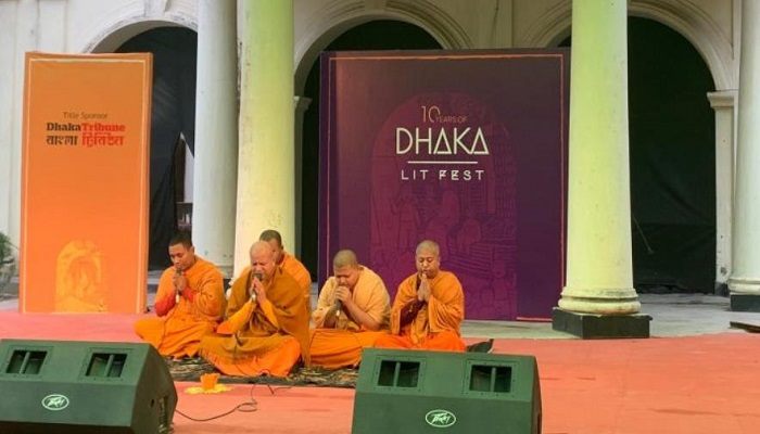 আধ্যাত্মিক পরিবেশনায় লিট ফেস্ট শুরু