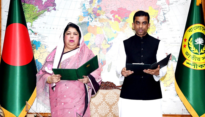 শপথ নিলেন নব-নির্বাচিত সংসদ সদস্য মাহমুদ হাসান