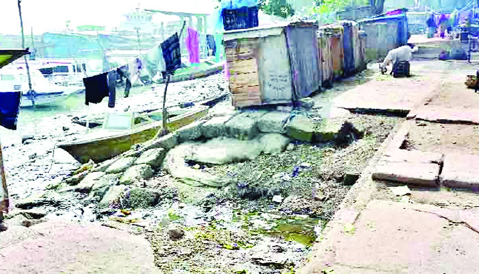 হুমকির মুখে বরিশাল শহর রক্ষা বাঁধ